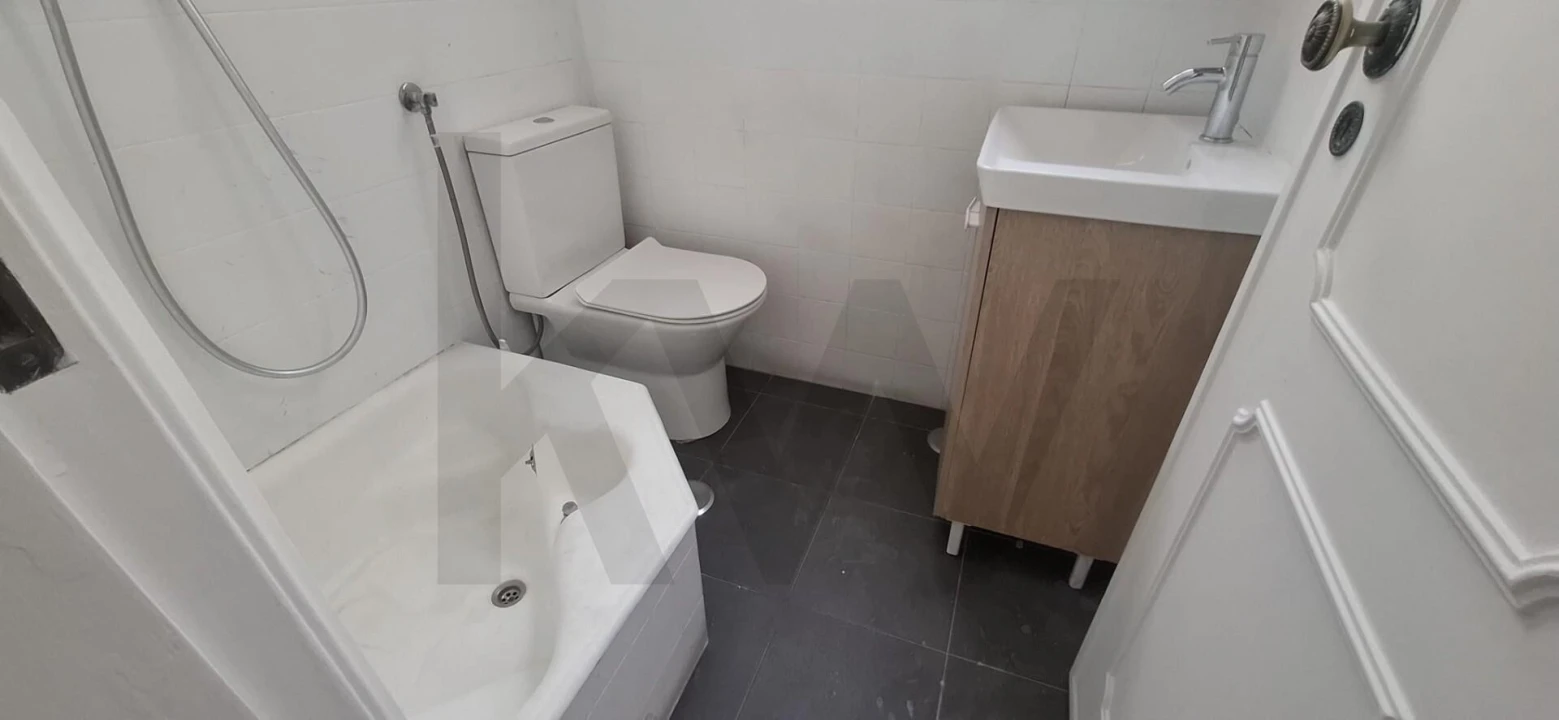 Apartamento T1 para Arrendamento em Campo de Ourique Foto 5