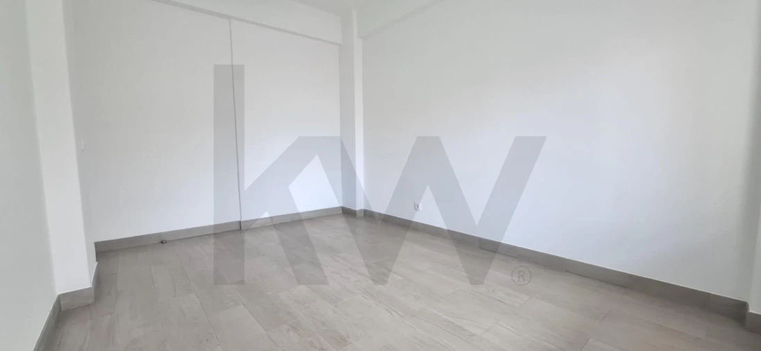 Apartamento T1 para Arrendamento em Campo de Ourique Foto 7