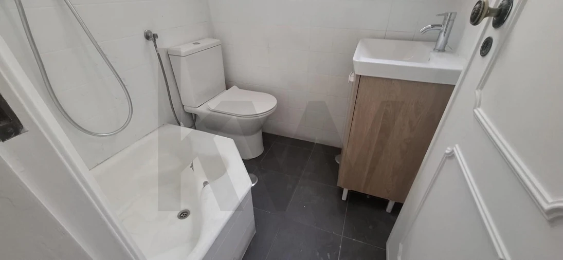 Apartamento T1 para Arrendamento em Campo de Ourique Foto 5