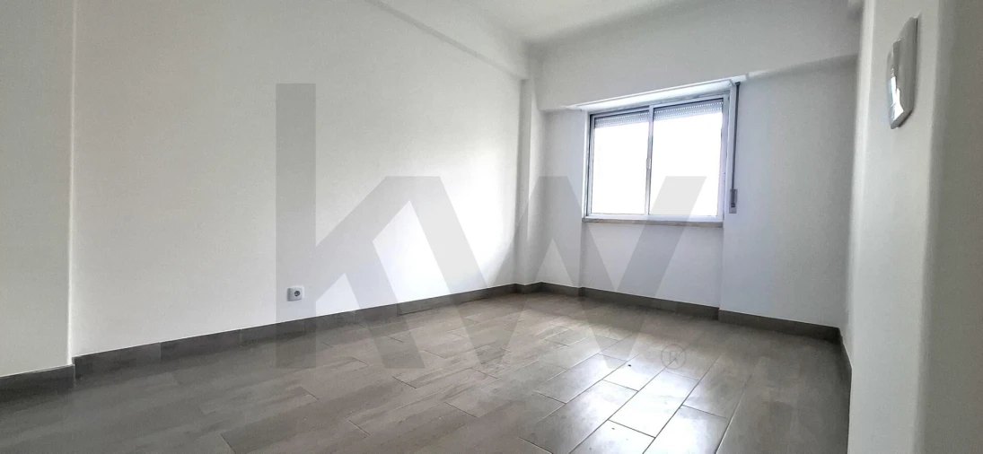 Apartamento T1 para Arrendamento em Campo de Ourique Foto 6