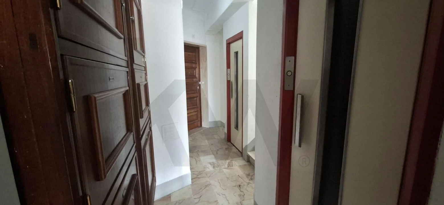 Apartamento T1 para Arrendamento em Campo de Ourique Foto 2