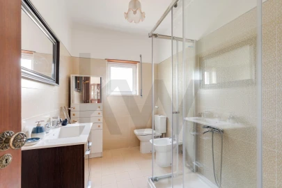 Moradia T5 para Venda em Charneca de Caparica e Sobreda