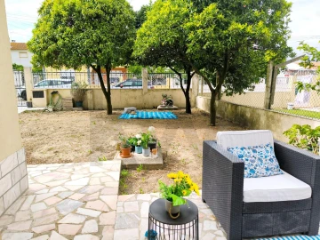 Moradia T5 para Venda em Charneca de Caparica e Sobreda