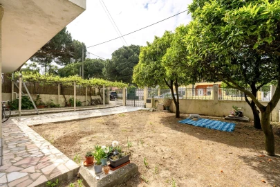 Moradia T5 para Venda em Charneca de Caparica e Sobreda