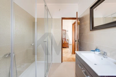 Moradia T5 para Venda em Charneca de Caparica e Sobreda