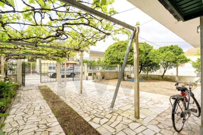 Moradia T5 para Venda em Charneca de Caparica e Sobreda