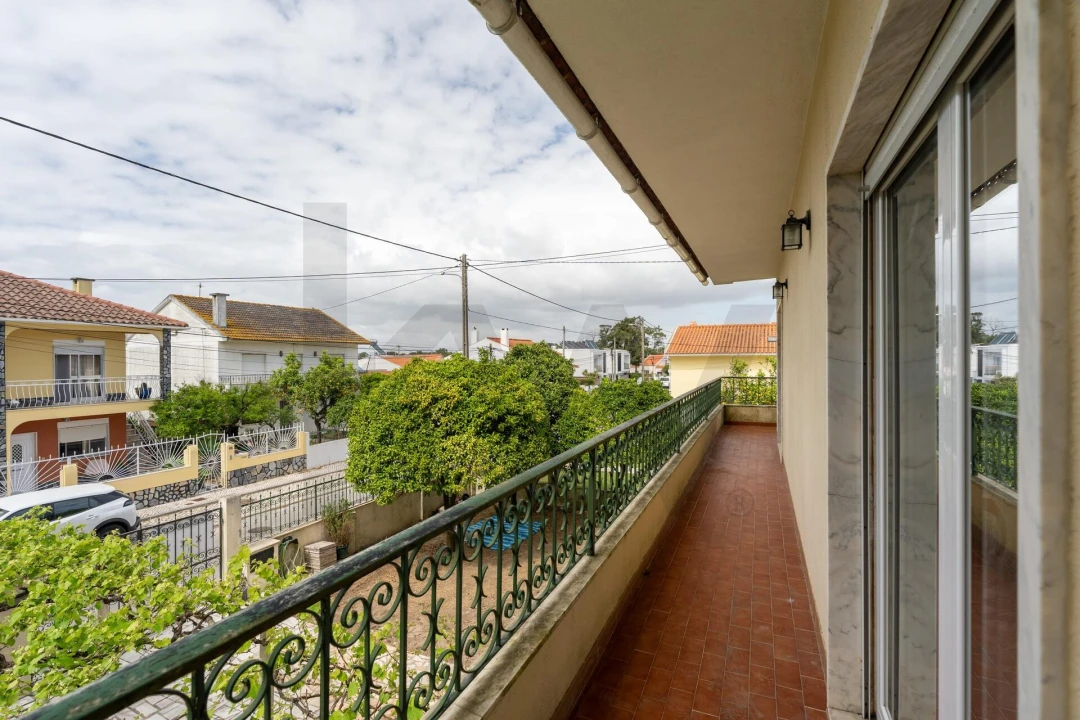 Moradia T5 para Venda em Charneca de Caparica e Sobreda Foto 14