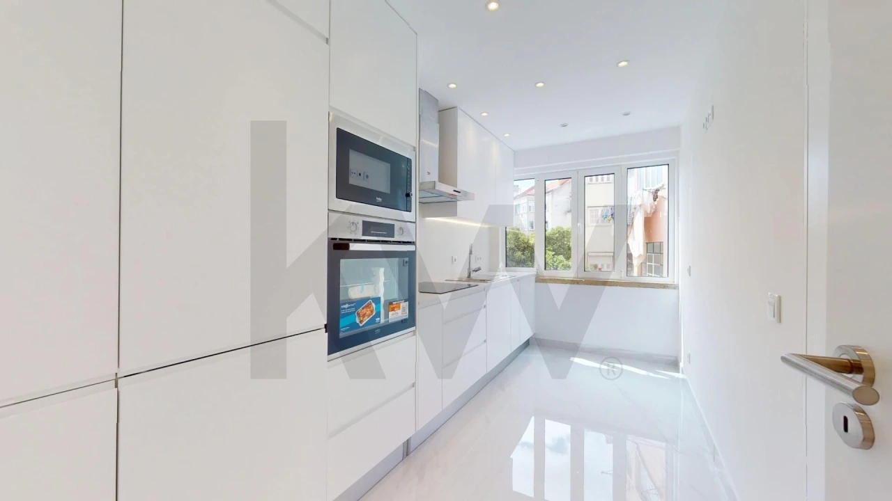 Apartamento T3 para Venda em Campo de Ourique Foto 2