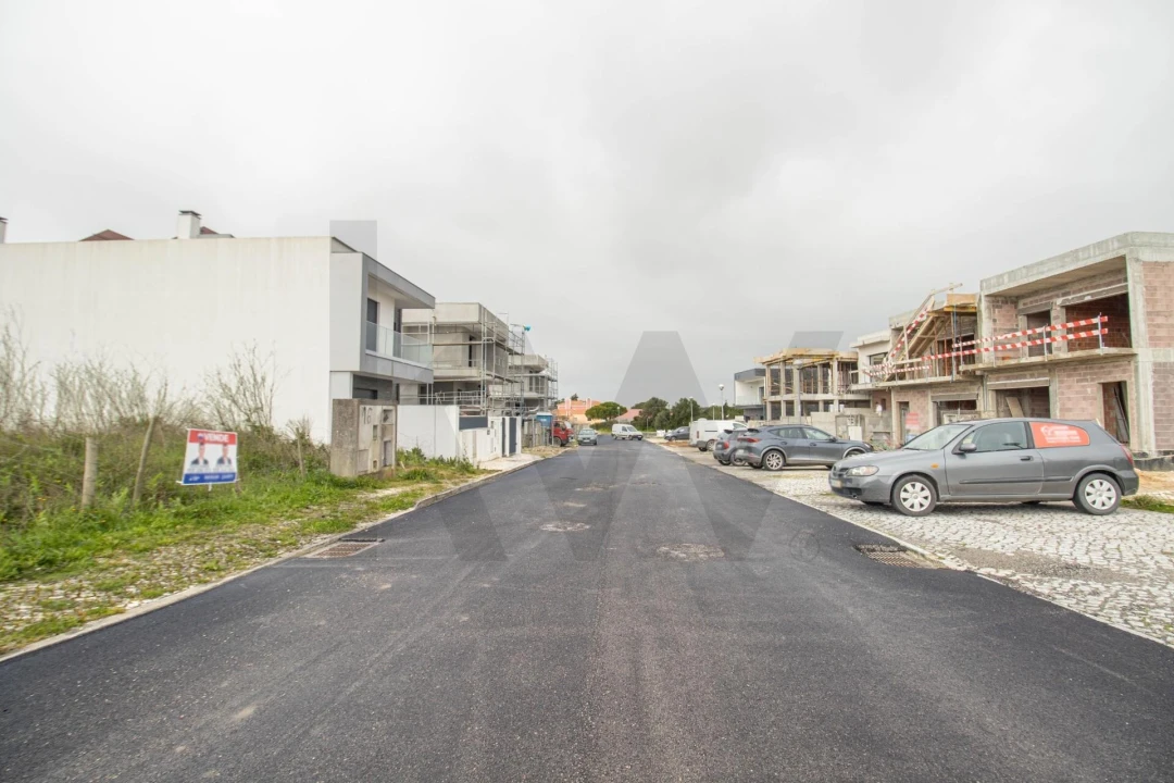 Moradia T4 para Venda em Arranho Foto 34