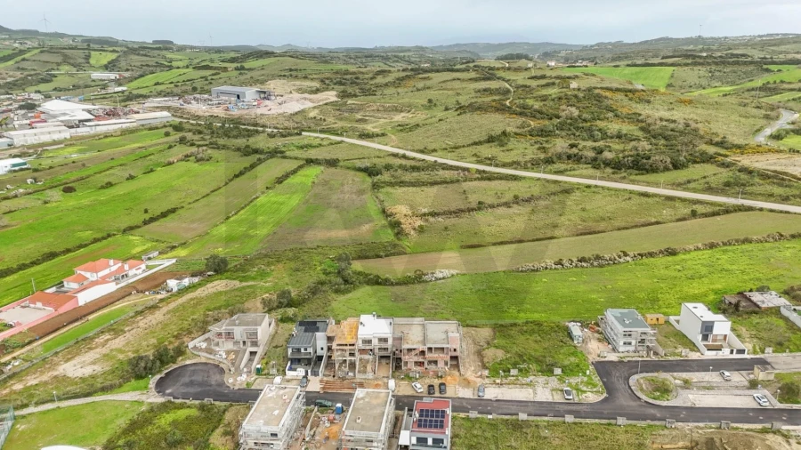 Moradia T4 para Venda em Arranho Foto 30