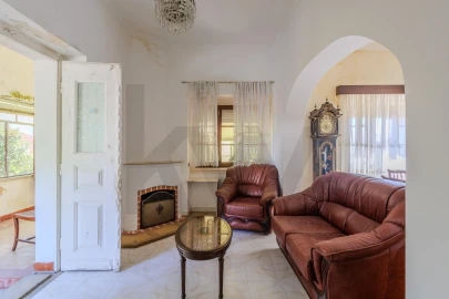 Moradia T7 para Venda em Rio de Mouro