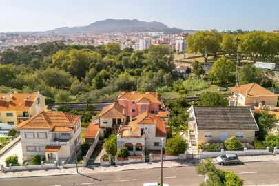 Moradia T7 para Venda em Rio de Mouro