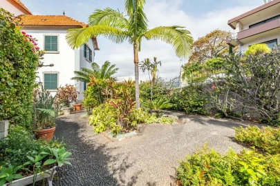 Moradia T4 para Venda em São Gonçalo