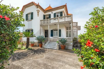 Moradia T4 para Venda em São Gonçalo