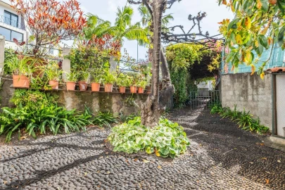 Moradia T4 para Venda em São Gonçalo