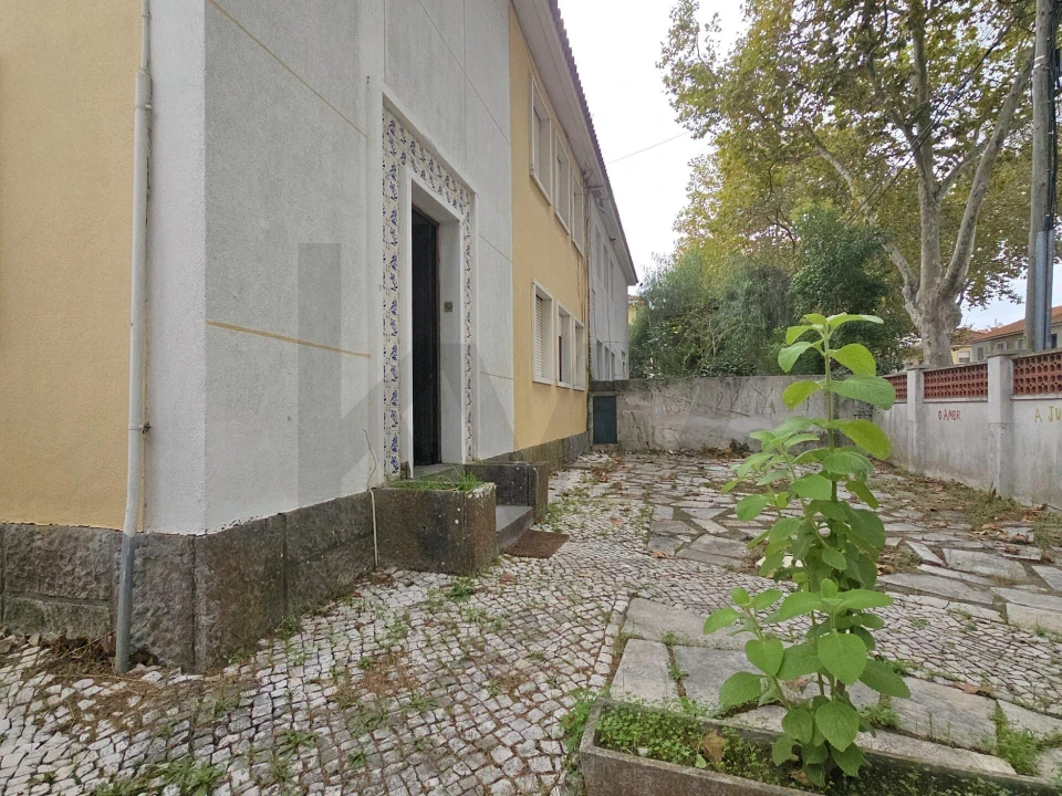 Moradia T5 para Venda em Benfica Foto 1