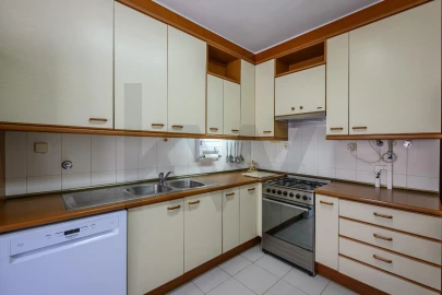 Apartamento T3 para Arrendamento em Lumiar