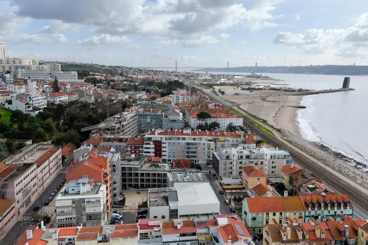 Apartamento T1 para Arrendamento em Algés, Linda-A-Velha e Cruz Quebrada-Dafundo Foto 32