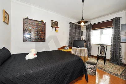 Moradia T4 para Venda em Ramada e Caneças