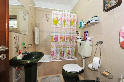 Moradia T4 para Venda em Ramada e Caneças