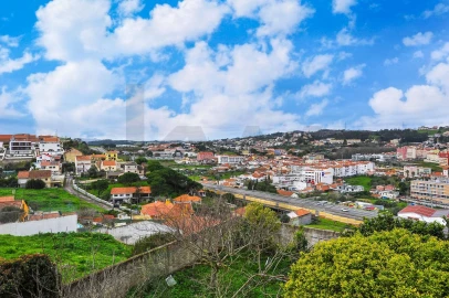 Moradia T4 para Venda em Ramada e Caneças