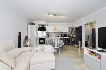 Moradia T4 para Venda em Ramada e Caneças