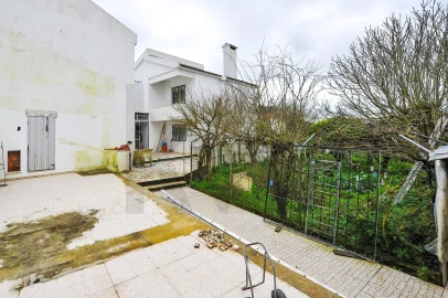 Moradia T4 para Venda em Ramada e Caneças