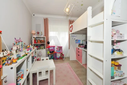 Moradia T4 para Venda em Ramada e Caneças