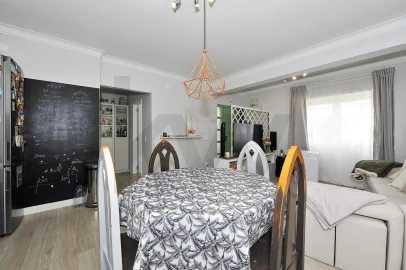 Moradia T4 para Venda em Ramada e Caneças