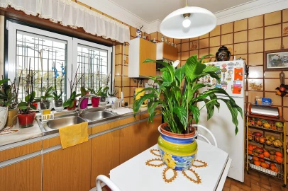 Moradia T4 para Venda em Ramada e Caneças