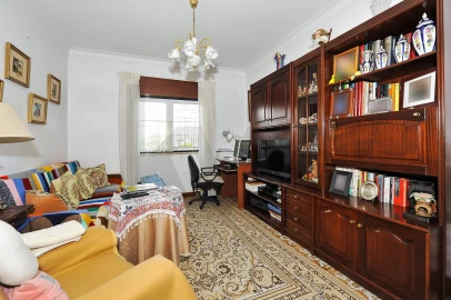 Moradia T4 para Venda em Ramada e Caneças