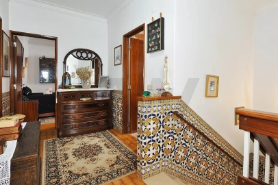 Moradia T4 para Venda em Ramada e Caneças