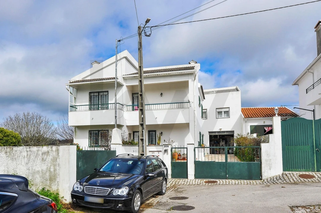 Moradia T4 para Venda em Ramada e Caneças Foto 1