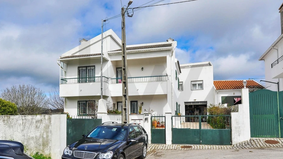 Moradia T4 para Venda em Ramada e Caneças