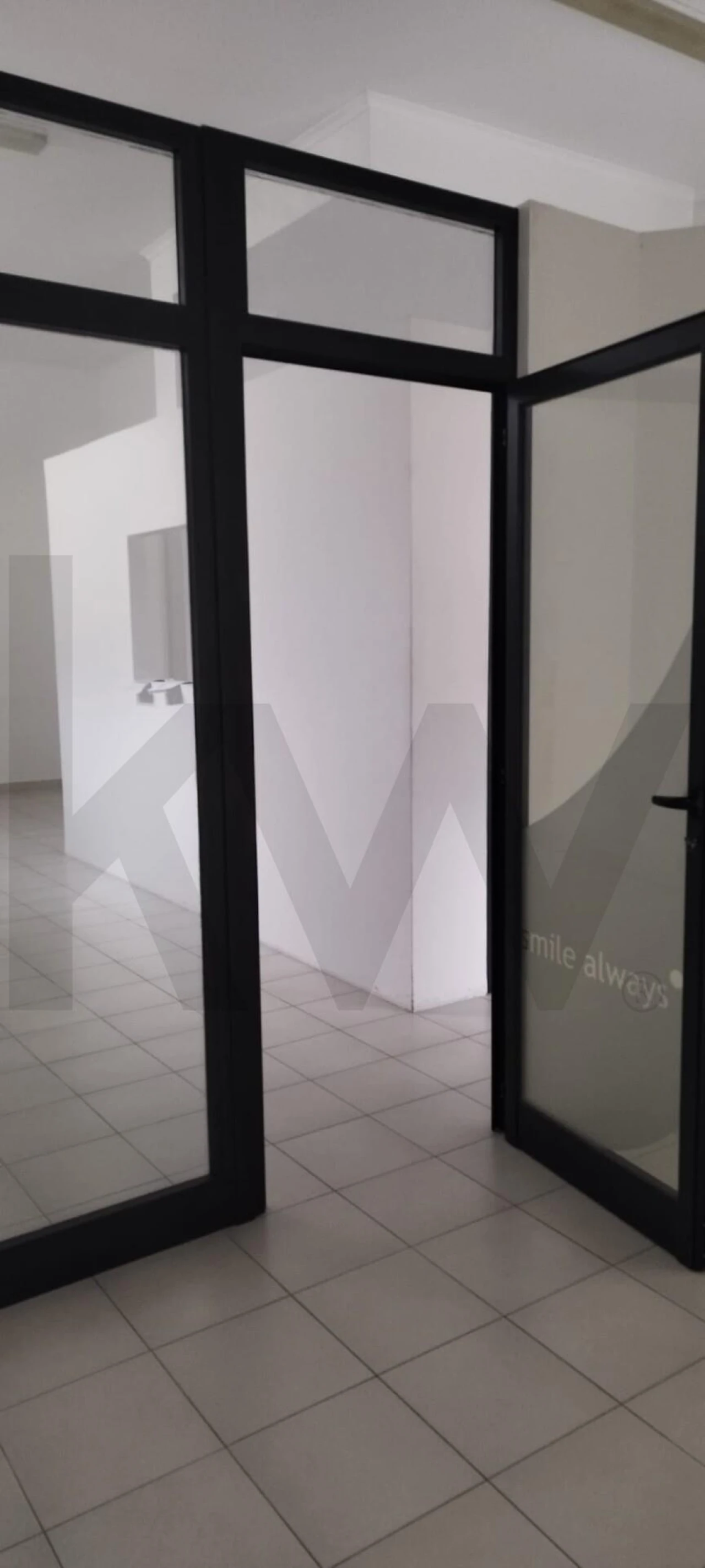 Loja para Arrendamento em Mina de Água Foto 16