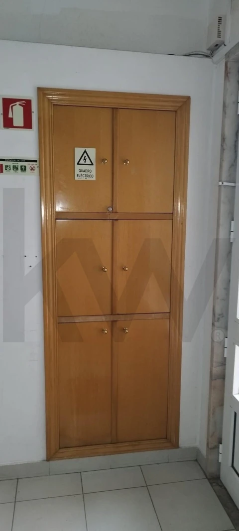 Loja para Arrendamento em Mina de Água