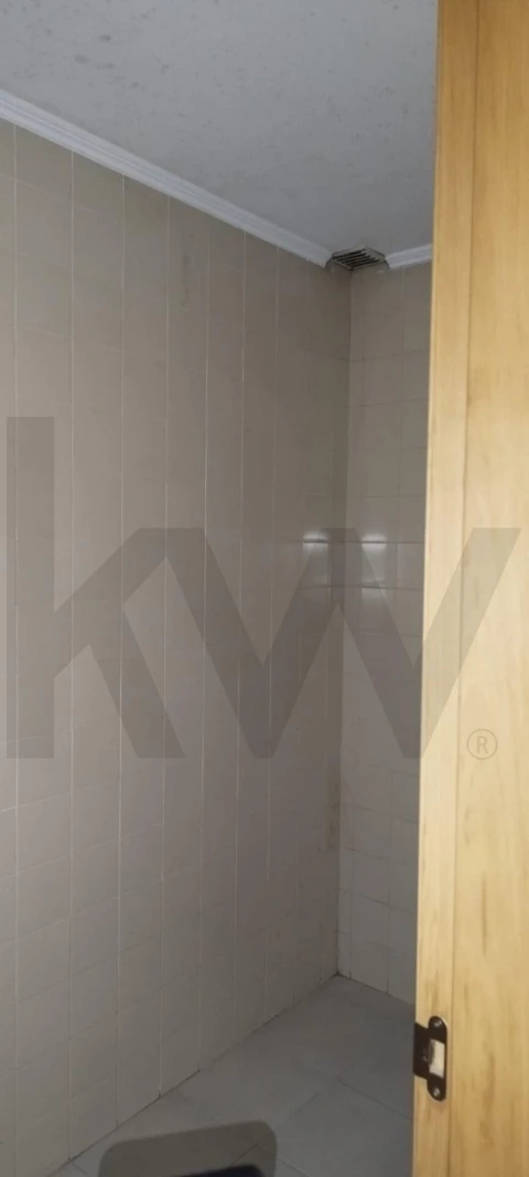 Loja para Arrendamento em Mina de Água