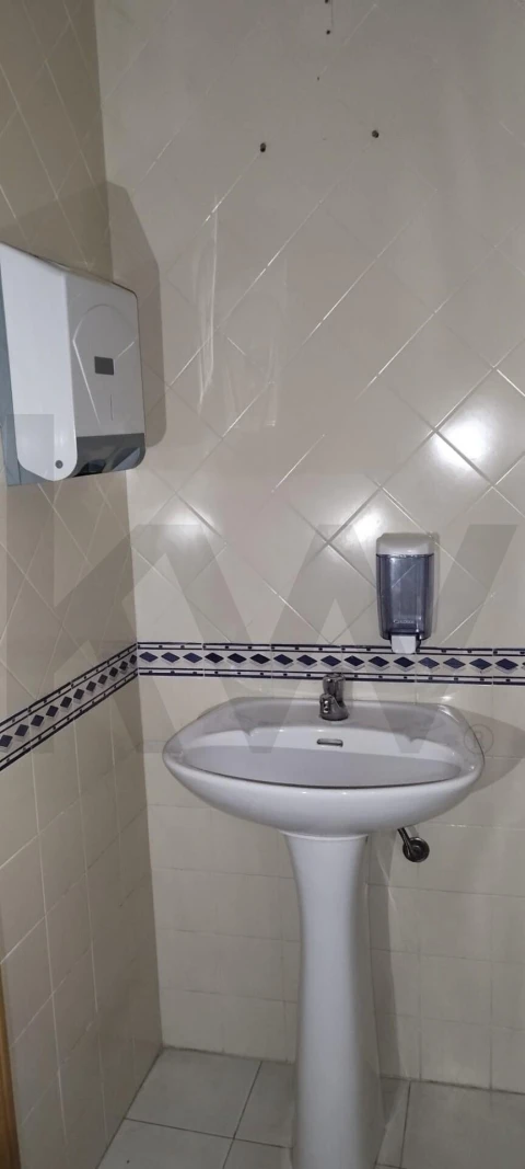 Loja para Arrendamento em Mina de Água