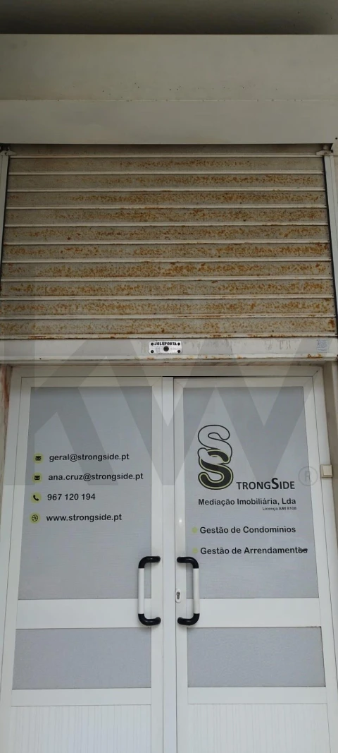 Loja para Arrendamento em Mina de Água