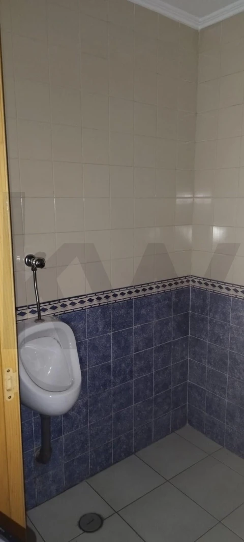 Loja para Arrendamento em Mina de Água