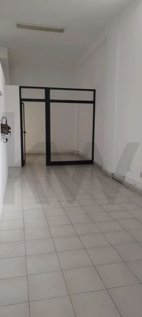 Loja para Arrendamento em Mina de Água