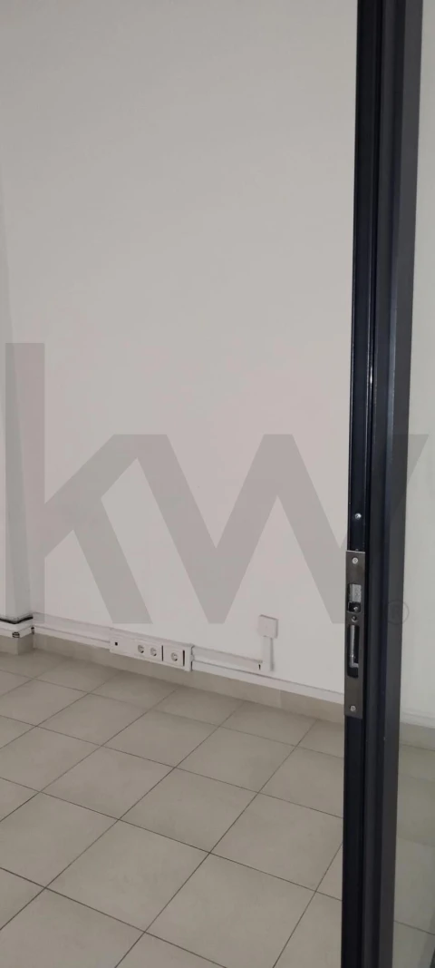 Loja para Arrendamento em Mina de Água