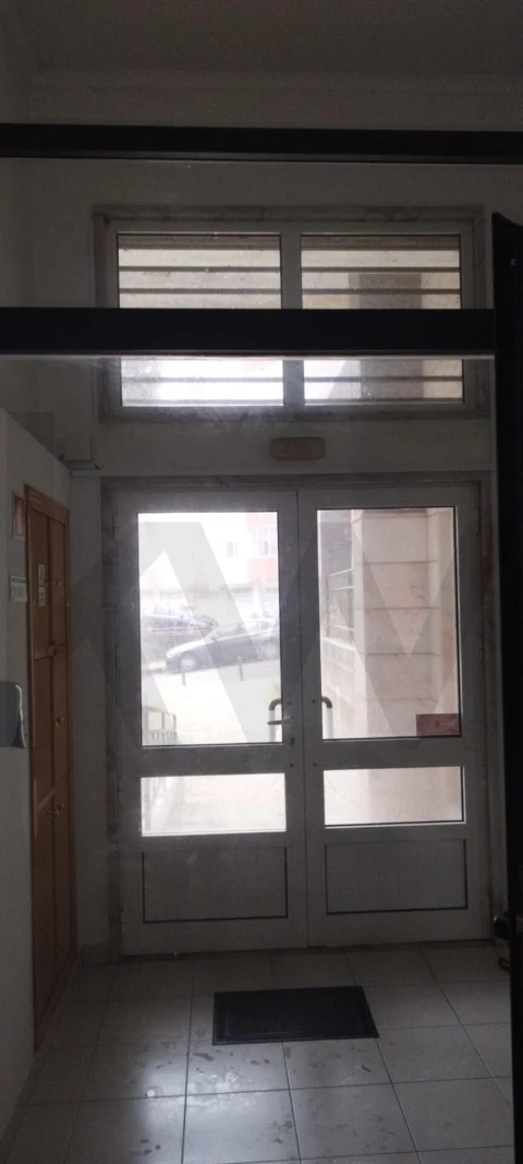 Loja para Arrendamento em Mina de Água