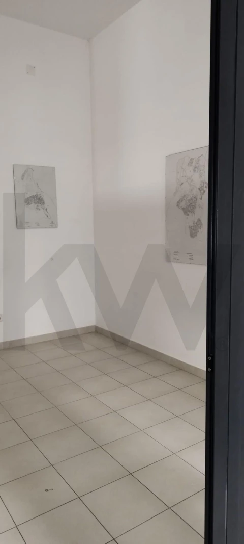 Loja para Arrendamento em Mina de Água