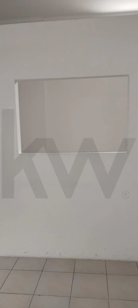 Loja para Arrendamento em Mina de Água