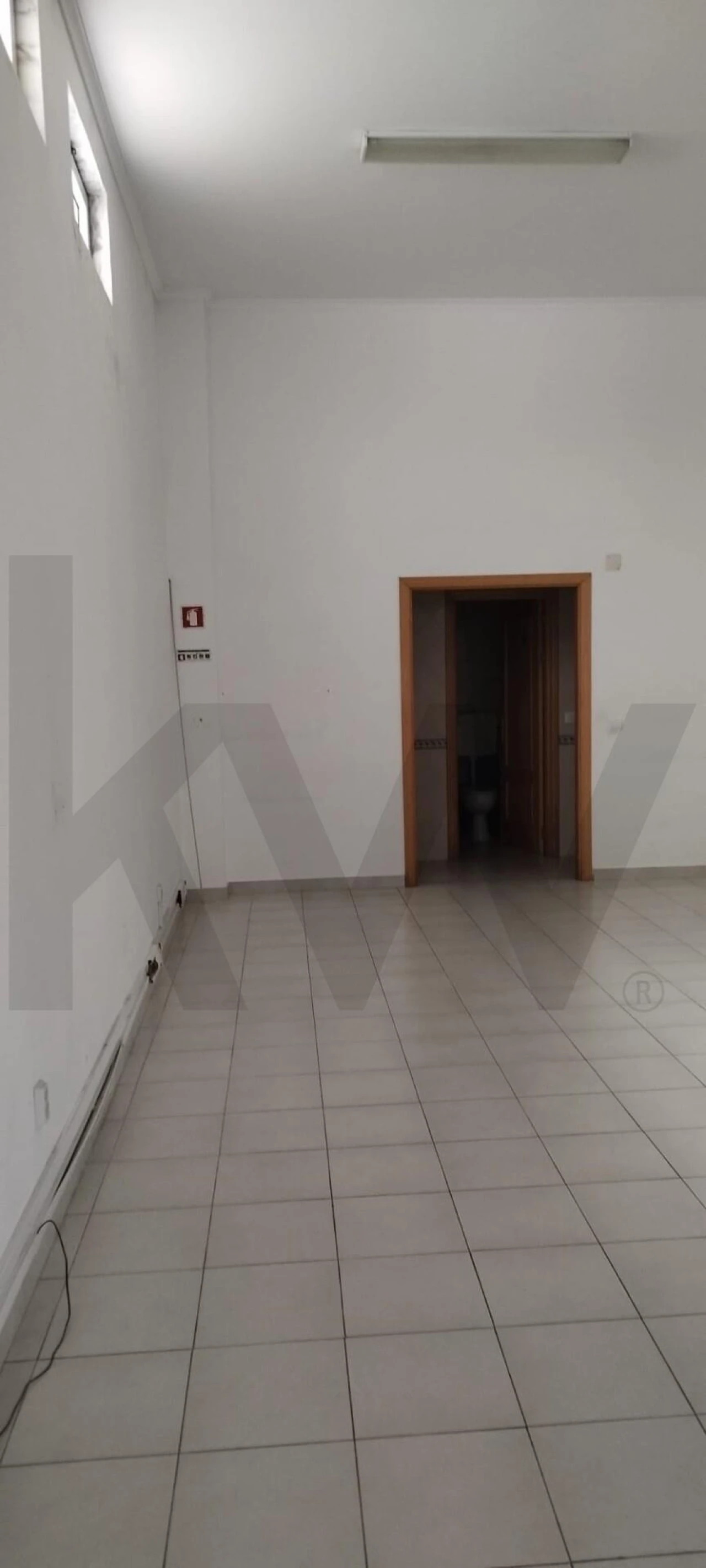 Loja para Arrendamento em Mina de Água Foto 21