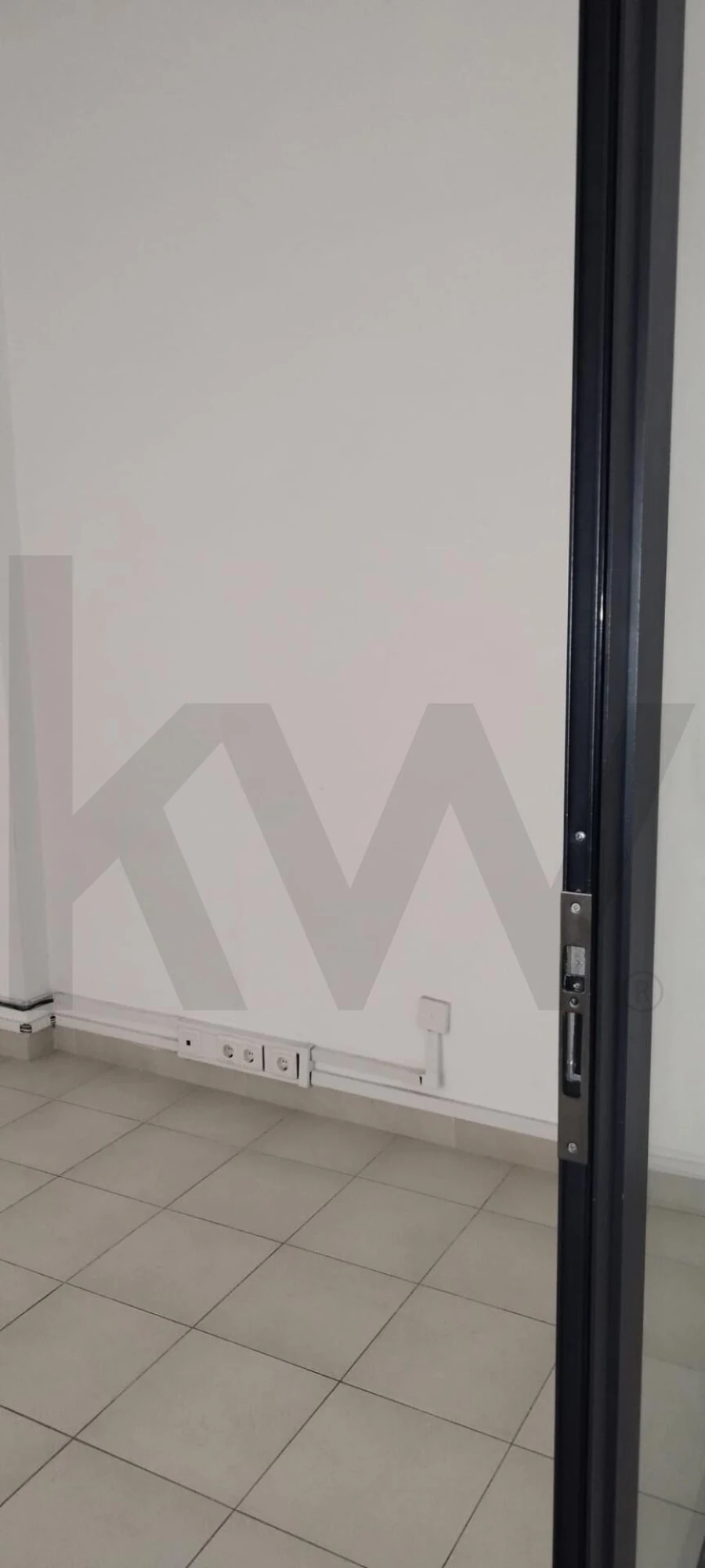 Loja para Arrendamento em Mina de Água Foto 17