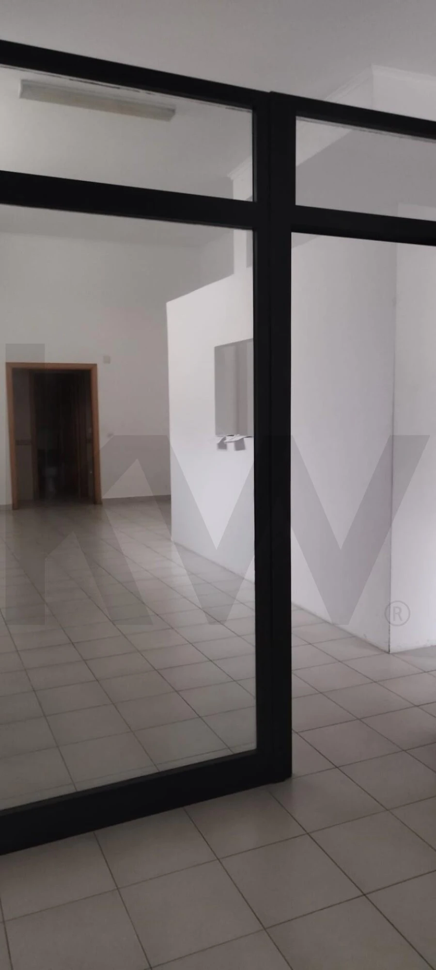 Loja para Arrendamento em Mina de Água Foto 13