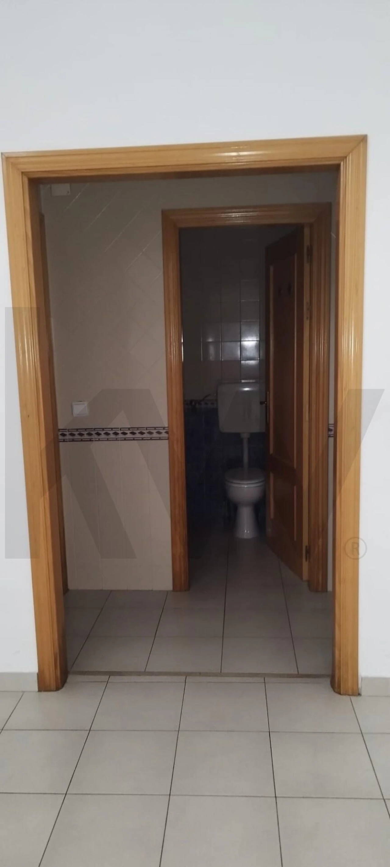 Loja para Arrendamento em Mina de Água Foto 11