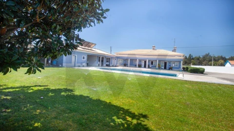 Moradia T5 para Venda em Fazendas de Almeirim